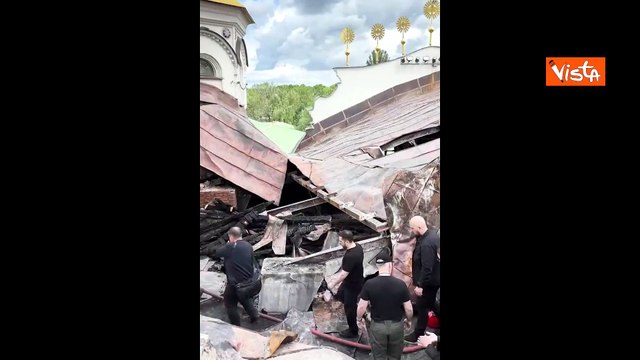 Attacco russo su Kiev colpisce area Lavra, 11 morti e 53 feriti in tutto il Paese