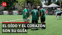 Fútbol inclusivo: atletas con discapacidad visual juegan con precisión y destreza excepcional