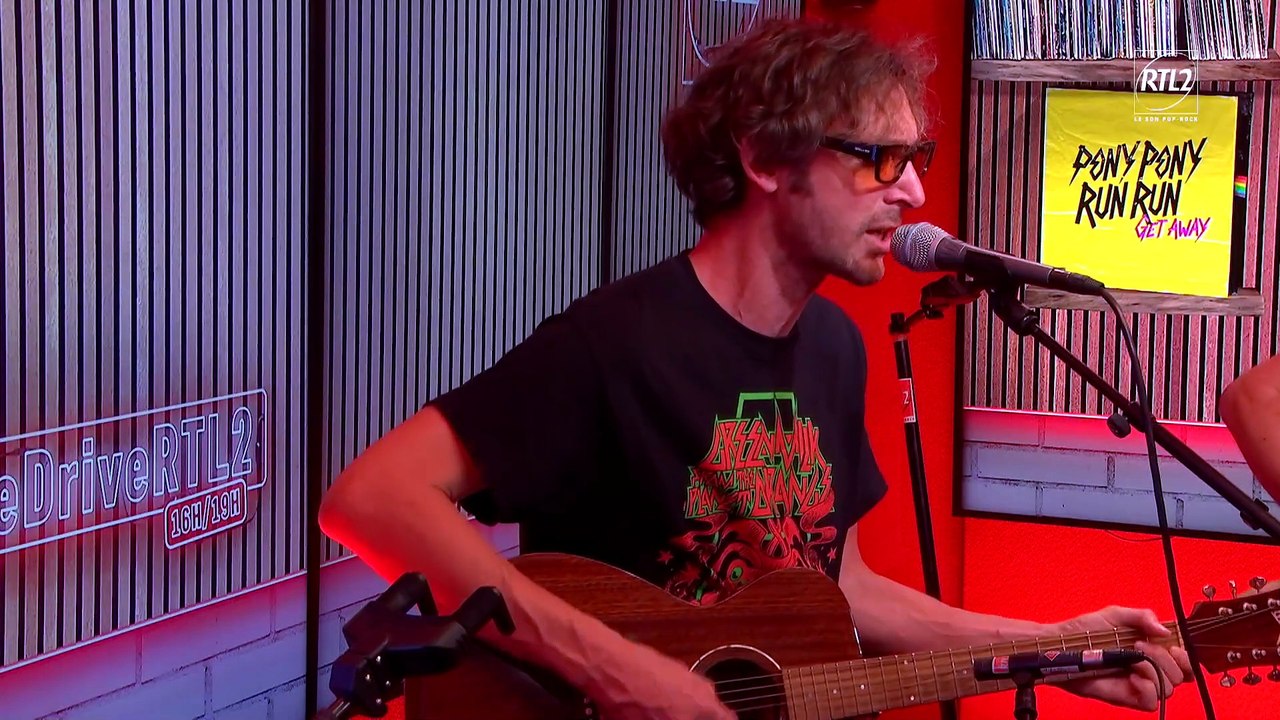 LIVE - Pony Pony Run Run reprend "In Between Days" de The Cure dans #LeDriveRTL2 (16/06/26)