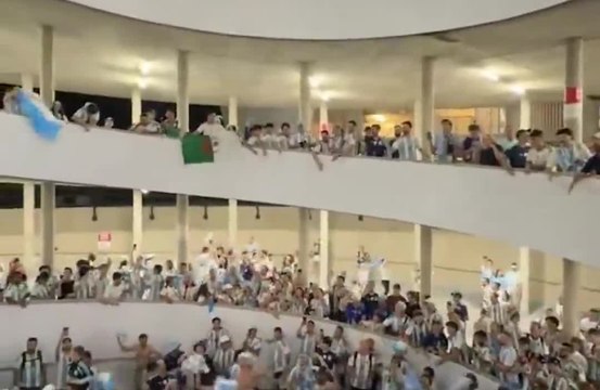 La partita finisce, la festa no! I tifosi dell'Argentina occupano lo stadio fino a tardi