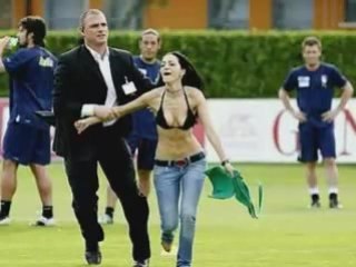 Italie Euro 2008 StripTease de supportrices ?