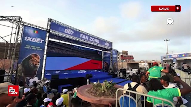 Senegalliler, takımlarının FIFA Dünya Kupası'ndaki ilk maçını dev ekrandan izledi