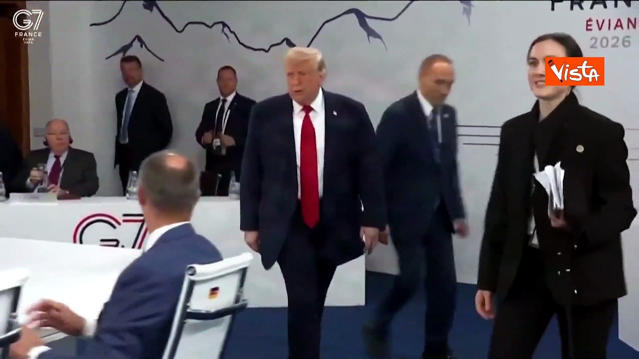 Trump arriva alla sessione di lavoro al G7 a Evian: Sono il capo
