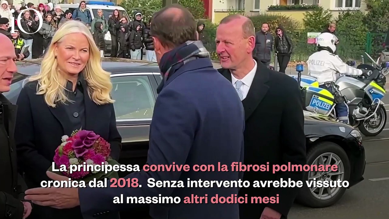 Cos’è la fibrosi polmonare? La malattia che ha costretto Mette-Marit di Norvegia al trapianto di polmone