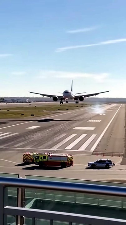“Daytime Runway Impact   Hard Landing Under Full Emergency Watch” #EmergencyLanding #RunwayChaos #AirportResponse #HardLanding #AviationFootage