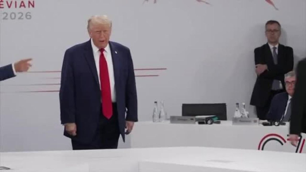 G7, Trump arriva alla riunione e dice: "Sono il boss"