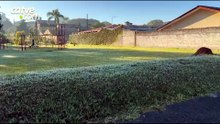 Geada cobre paisagem de General Carneiro e marca manhã gelada no Paraná