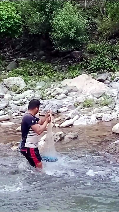 cast net fishing in Nepal |