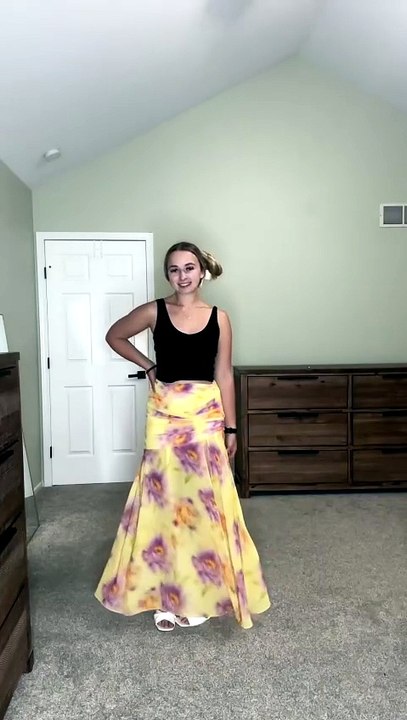 Floral skirt with slit