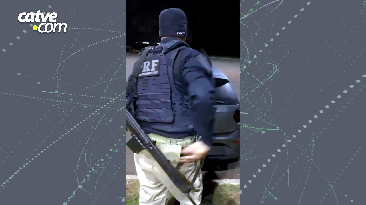 PRF apreende quase meia tonelada de maconha em carro clonado após perseguição na BR-277