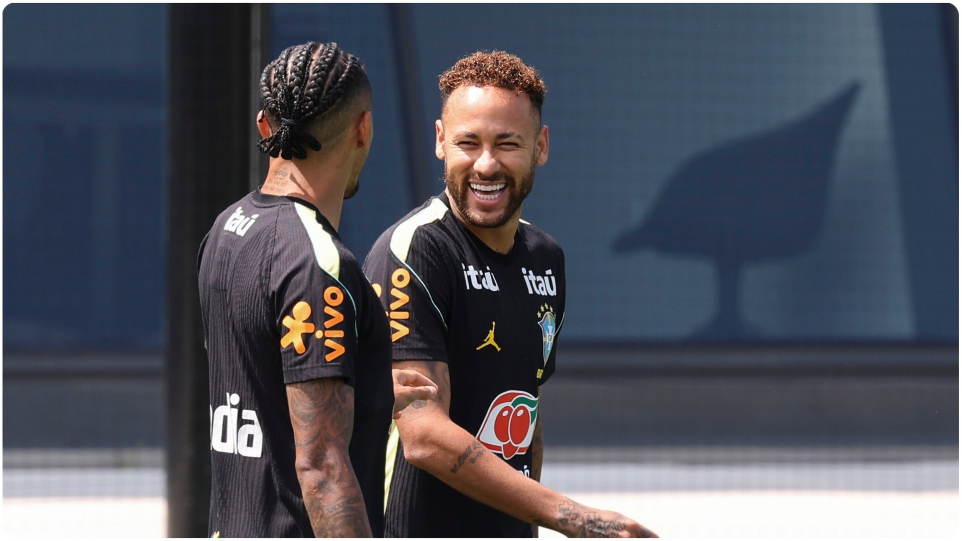 Neymar reaparece como un superhéroe en el entrenamiento: "¿Me echaban de menos?"