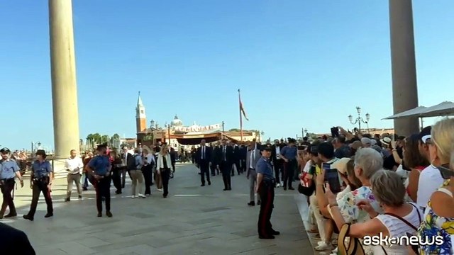 A Venezia scatta l'applauso per Mattarella in piazza San Marco