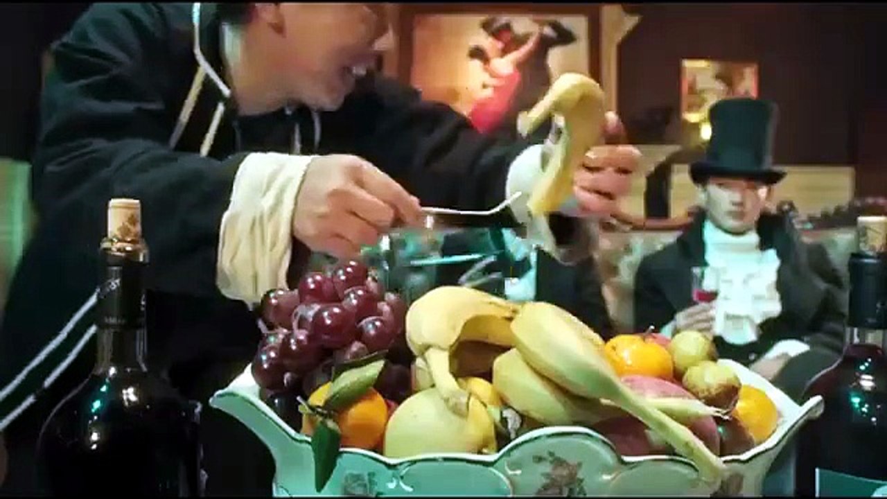 A kung fu movie! A young man with unparalleled martial arts skills defeats everyone single-handedly!