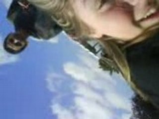 Fabrice qui tire Lucie de la table de ping-pong xD