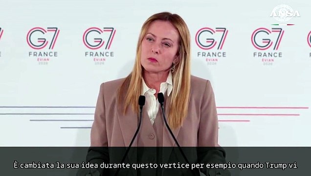 Meloni scherza coi cronisti: “Smesso di fumare da un po’, avete bucato la notizia...”