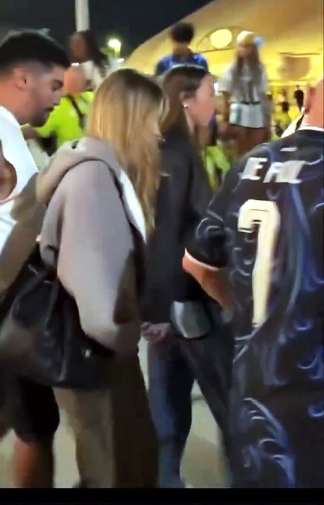 Tini Stoessel acompañó a Rodrigo de Paul en el debut de la Selección contra Argelia
