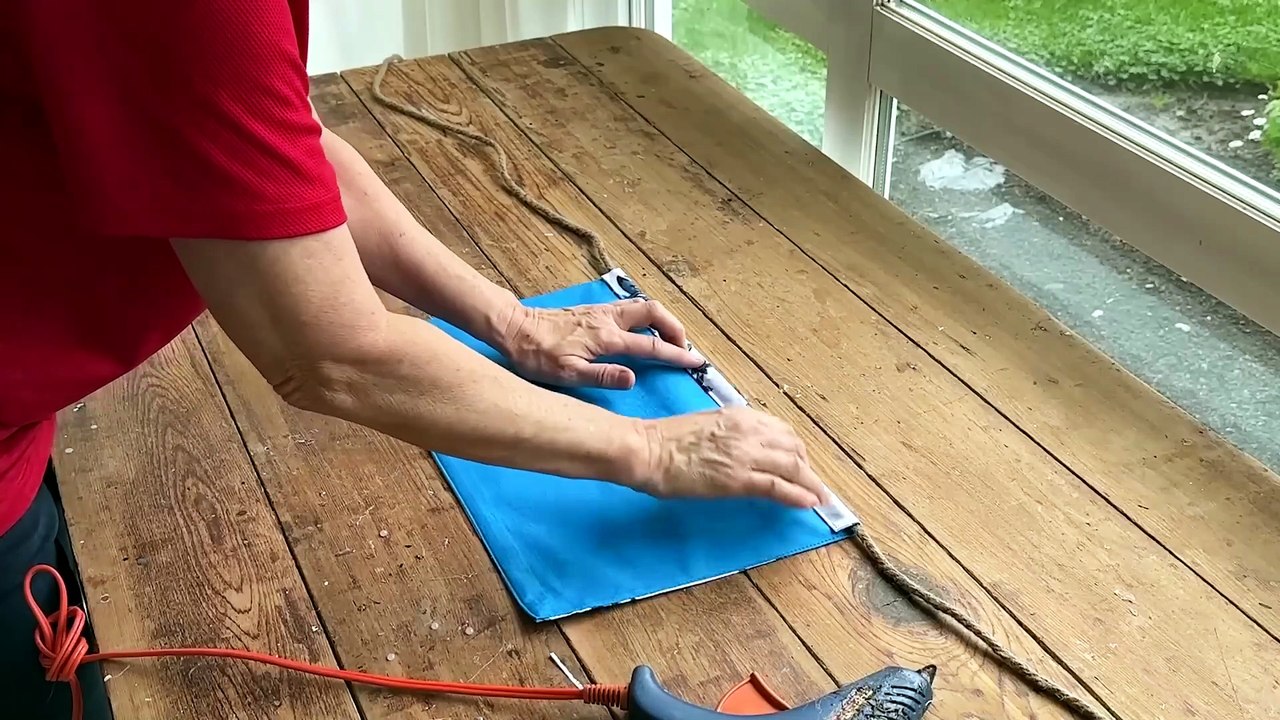 Grab a Dollar Store pot holder - this is GENIUS!