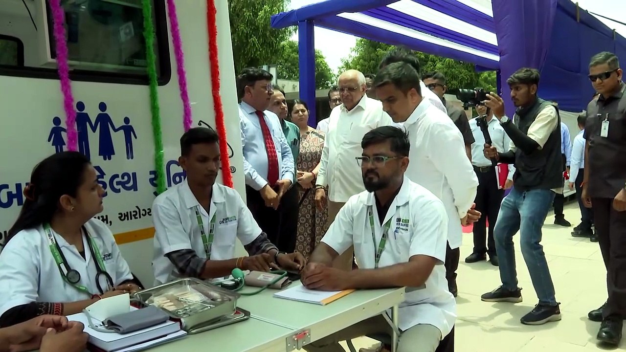 #GANDHINAGAR MOBILE HEALTH UNIT LOKARPAN BY #GUJARAT CM & Dy CM