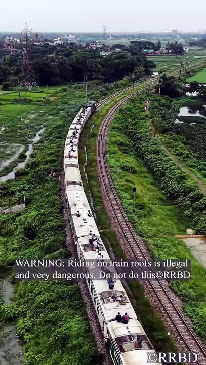 Scenery from the top? Dynamic, but dangerous 🚆❌