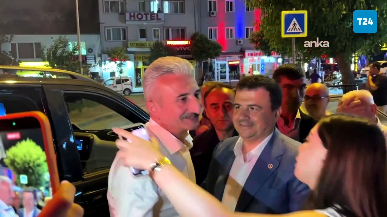 CHP Bursa İl Başkanı Yeşiltaş görevden alınma kağıdını yırttı: Burayı hiç kimseye teslim etmiyoruz!