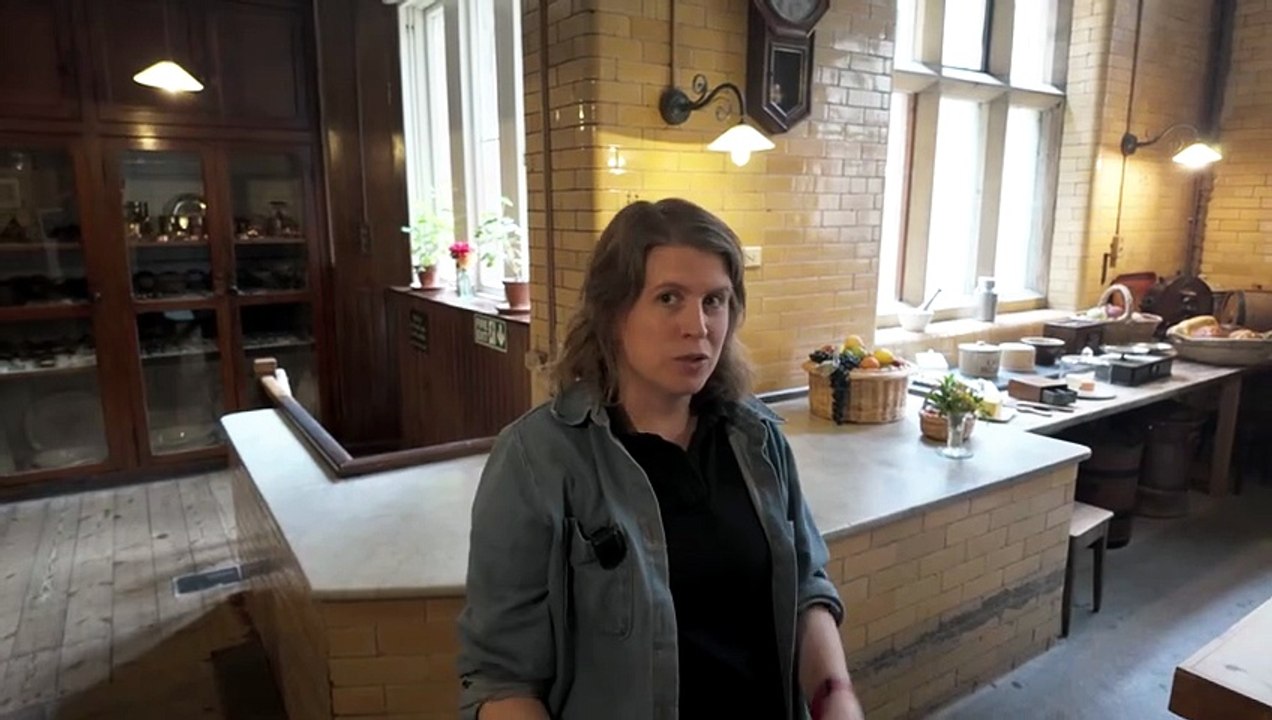 Tom Scott England S01E08