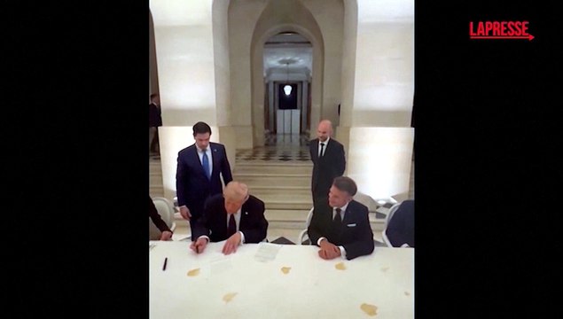 Iran, Macron posta video di Trump che firma memorandum con Teheran a Versailles