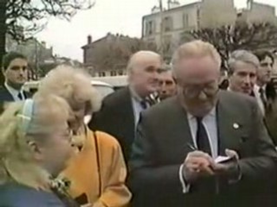 Reportage de Le Pen en banlieu 1992