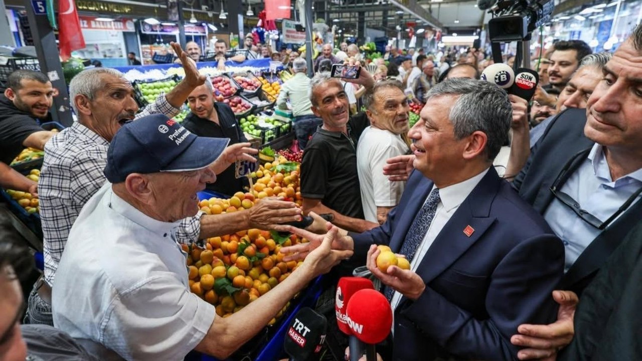 Özgür Özel, pazar esnafı ziyaretinde: Kılıçdaroğlu'na artık oy yok, Kürtlerin yanında oldukça kellemizi veririz sana!