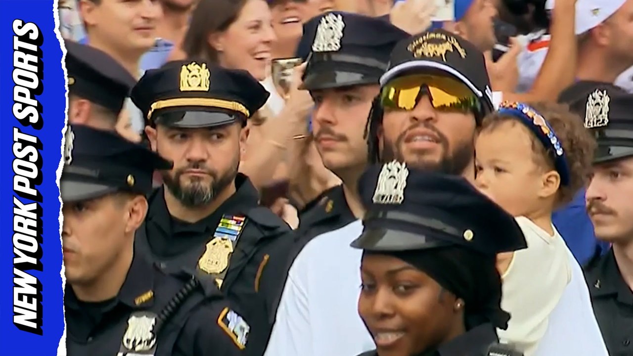 Jalen Brunson, Knicks arrive at championship parade