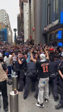 Knicks fans bursted through barricades held by NYPD