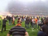 les supporters Envahit le stade