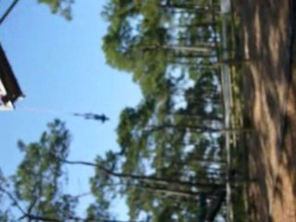 Louis saute a l'elastique de 35 metres