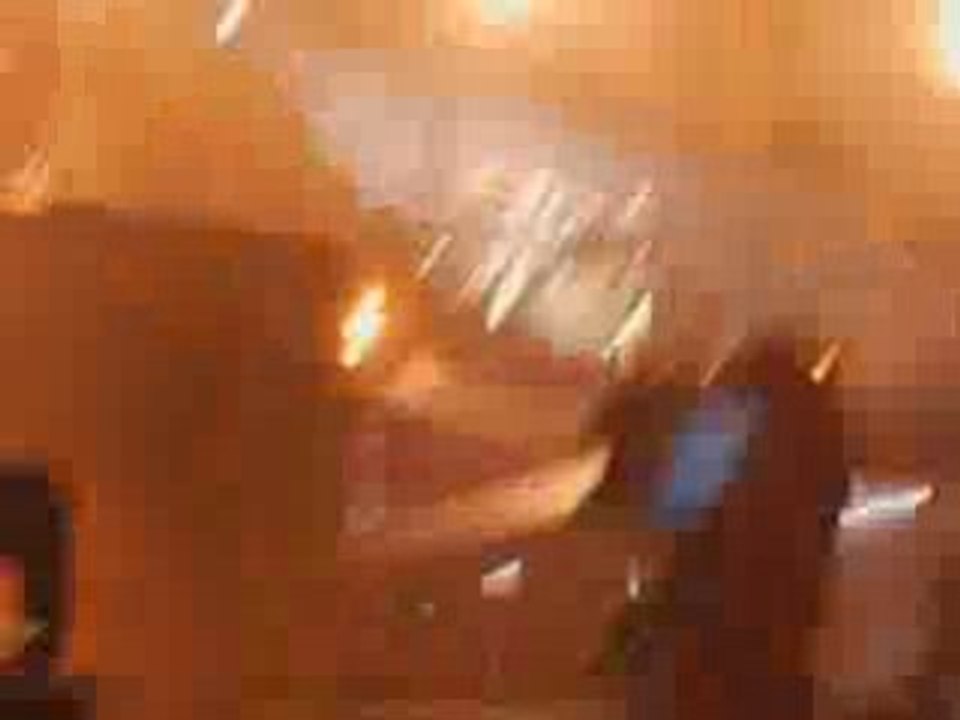 Tokio Hotel _ Intro de Schrei avec Tom (16 Octobre Bercy)