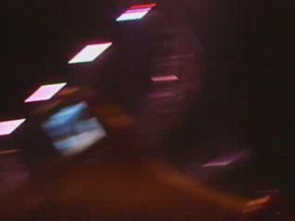 Tokio Hotel _ Bill parle français (16 Octobre Paris Bercy)