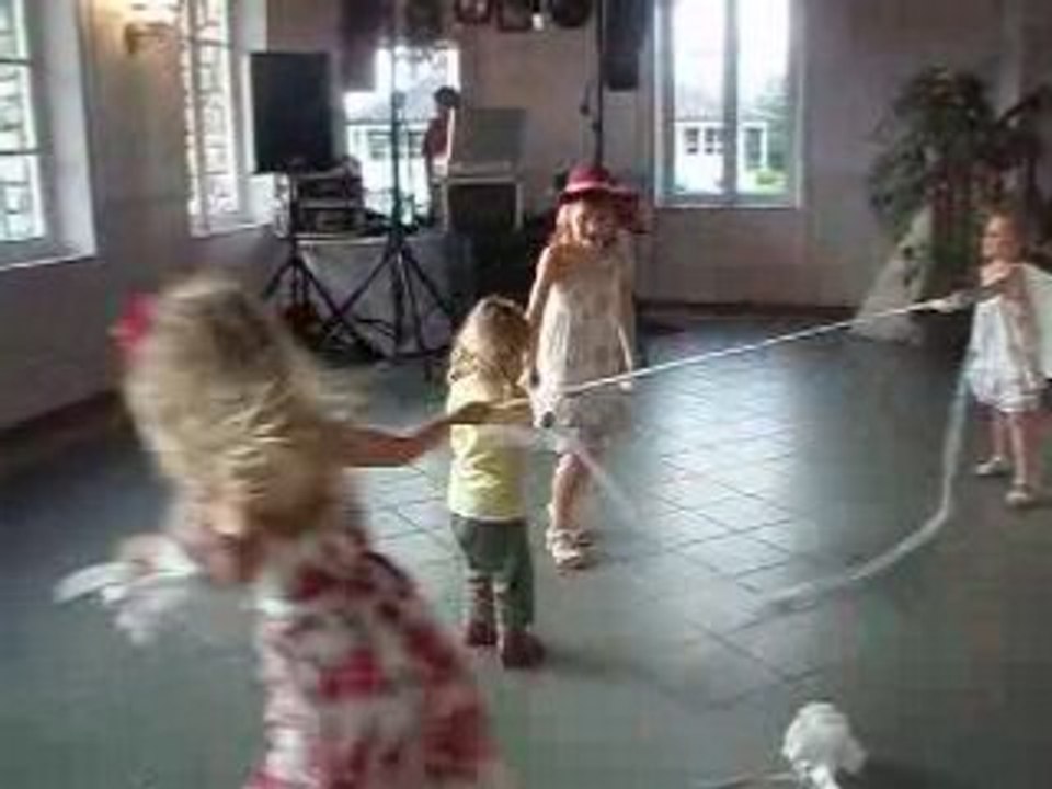 Emmy s'éclate au mariage