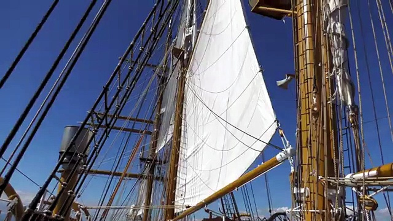 Nave Palinuro e Luna Rossa si incontrano a Cagliari