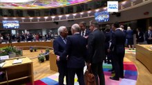 Bruxelas reforça apoio à Ucrânia e prepara diálogo com a Rússia