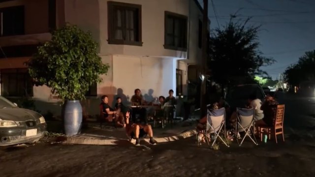 Madrugada sin energía eléctrica: cientos de familias pasan la noche fuera de sus hogares en Nuevo León