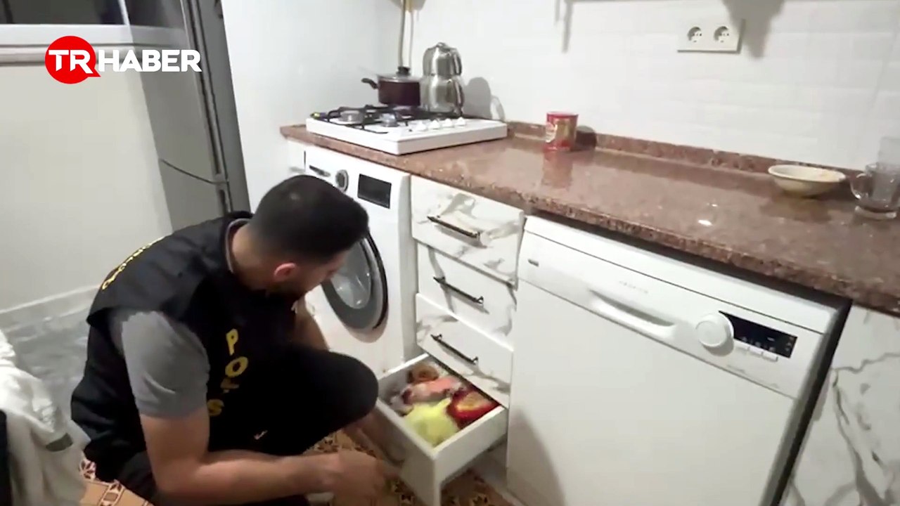 Adalet Bakanı Gürlek açıkladı: Şapkalılar çetelerine operasyon: Aralarında avukatların da bulunduğu 32 kişiye gözaltı