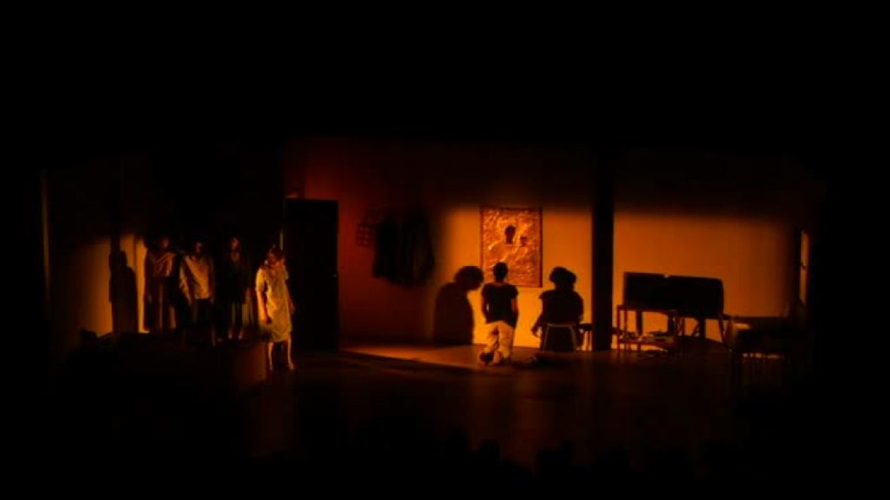 Biennale Teatro, interni, spiriti, luce: un not...