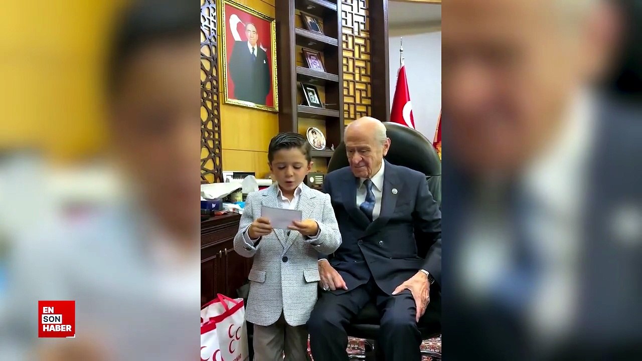 Devlet Bahçeli'nin yanında şiir okuyan çocuk, uludu