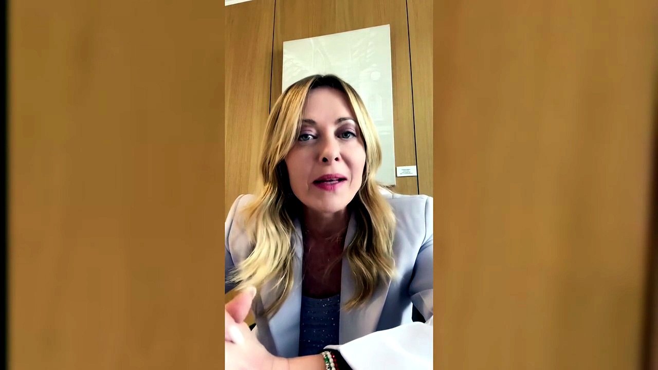 Meloni risponde a Trump sulla foto insieme: "Io e l'Italia non imploriamo mai"
