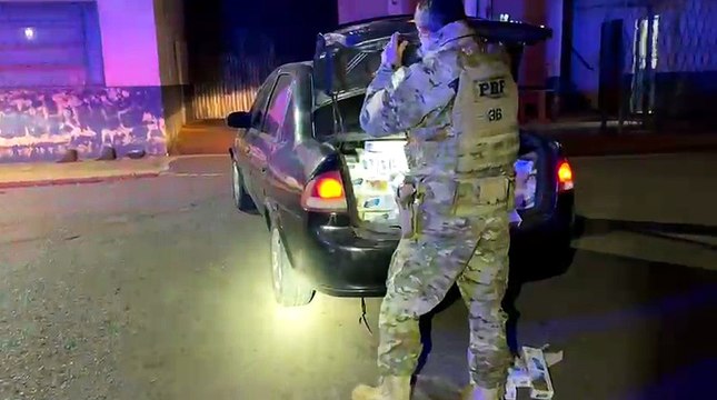 PRF apreende 5 mil maços de cigarros contrabandeados durante operação na BR-277 em Cascavel