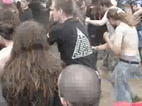 Pogo ultra vomi hellfest 2008