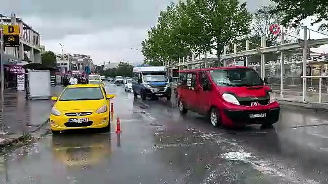 Sakarya'da yağış günlük yaşamı olumsuz etkiledi