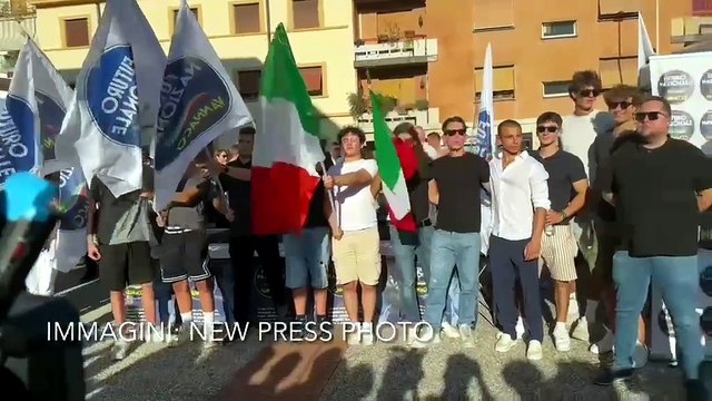 Firenze, la manifestazione di Futuro Nazionale con il generale Vannacci. Il coro: Remigrazione