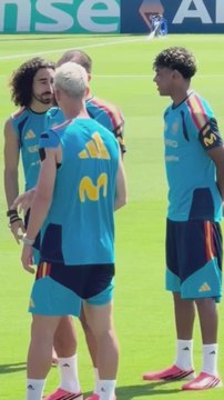 Lamine Yamal de buen humor en el entrenamiento de España: ¿Será titular?