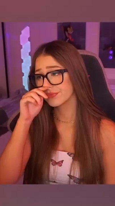 EXCUSE ME???!! 😤😤✈️ #twitch #streamer #gamergirl #twitchmoments #twitchfails #twitchclips #twitchstreamer #jokes #viral