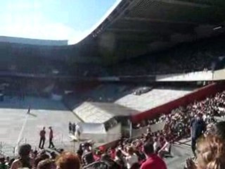 Tokio Hotel au Parc des Princes (attente)