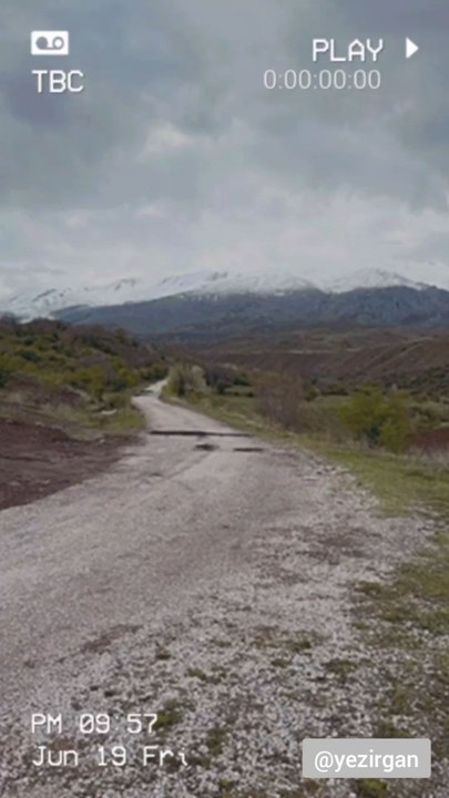 Uyuyan yalnızlığım uyandı sen giderken